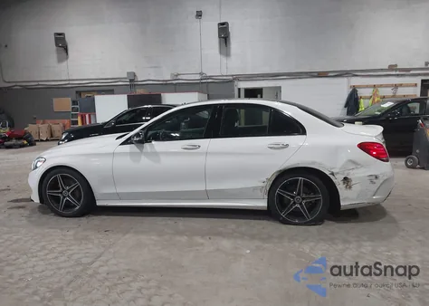 2018 Mercedes-Benz C 300 4Matic z USA, uszkodzony, nr VIN 55SWF4KB2JU282237
